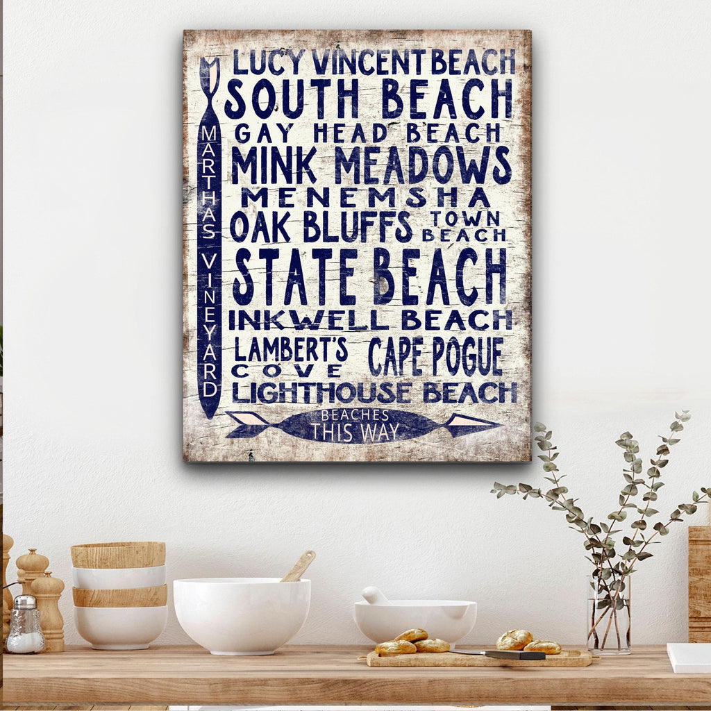Señal de Playa de Martha's Vineyard - Señal de Flecha Vintage con Apariencia de Madera de Vineyard