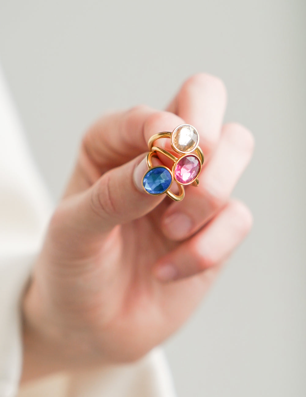 Anillo de gema azul océano