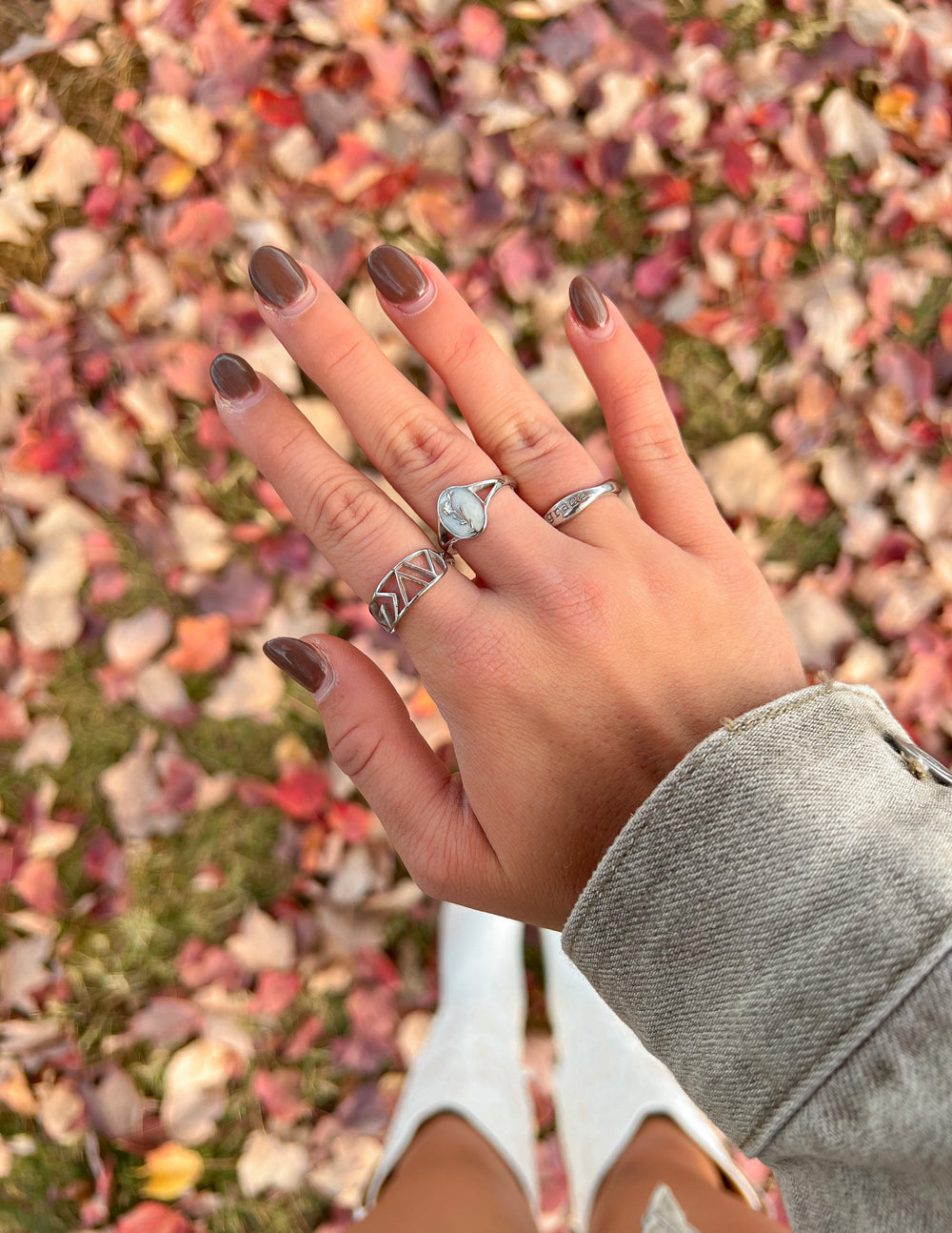 Anillo de sello de plata con flores silvestres
