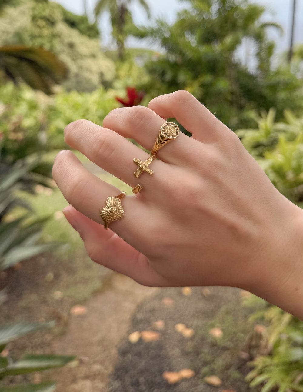 Anillo Cruz Envolvente Texturizado