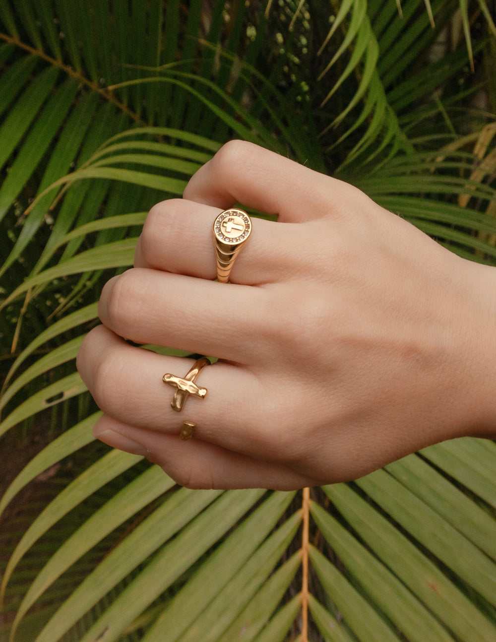 Anillo Cruz Envolvente Texturizado