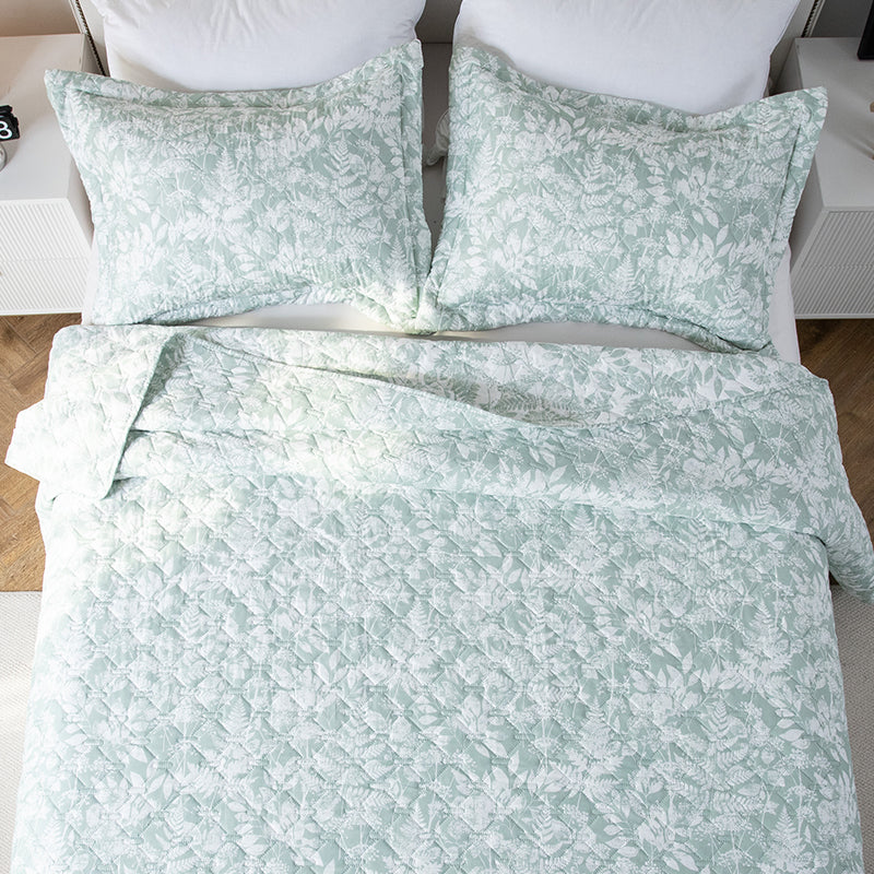 Kasentex Spring Lightweight Botanical Green Floral Quilt Set - Light All Season Bedding, Room Decor, Graduation Gifts