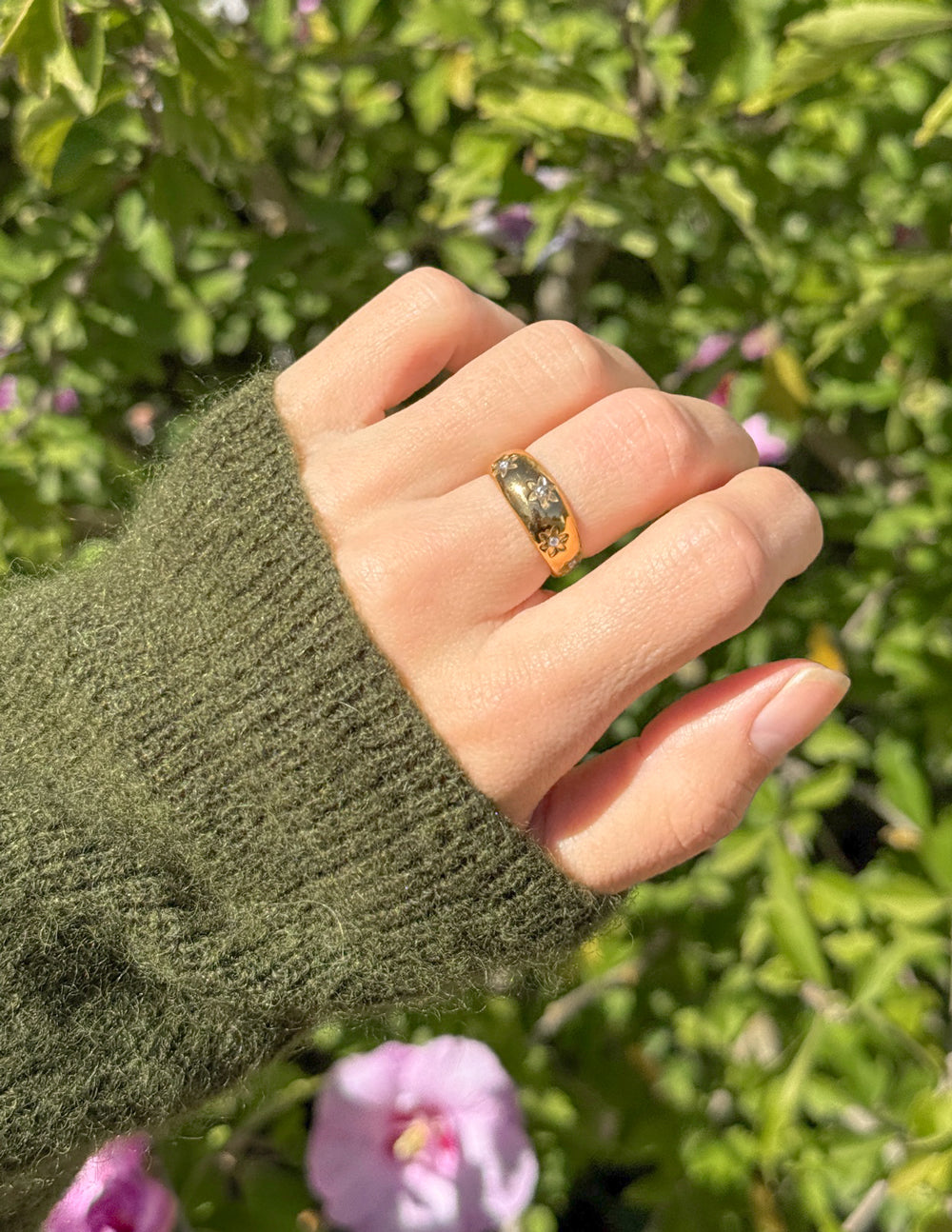 Anillo de cúpula floral