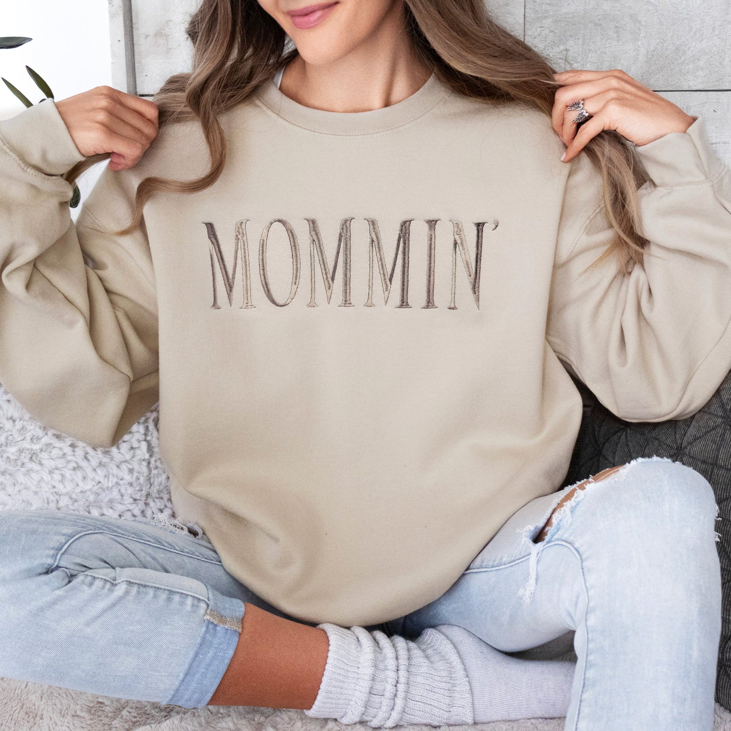 Mommin’ Sweatshirt | Embroidered Mom Crewneck