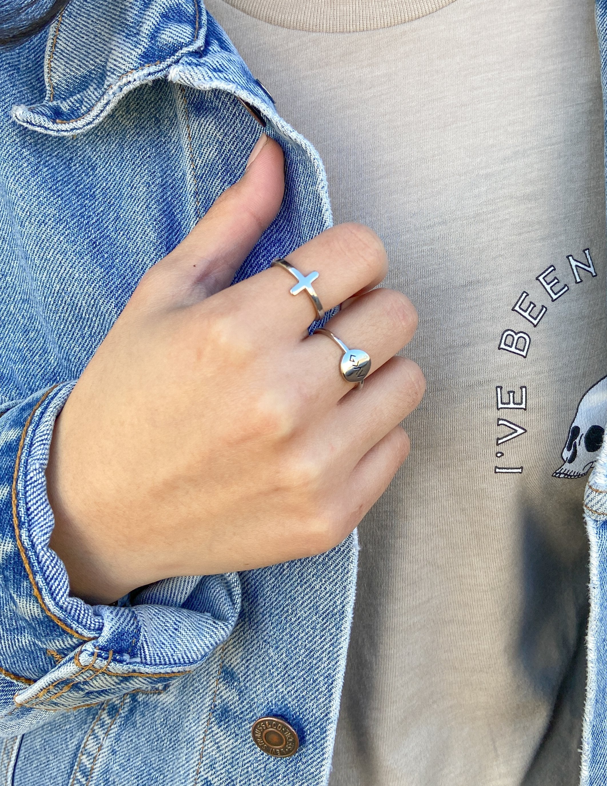 Anillo de plata con cruz