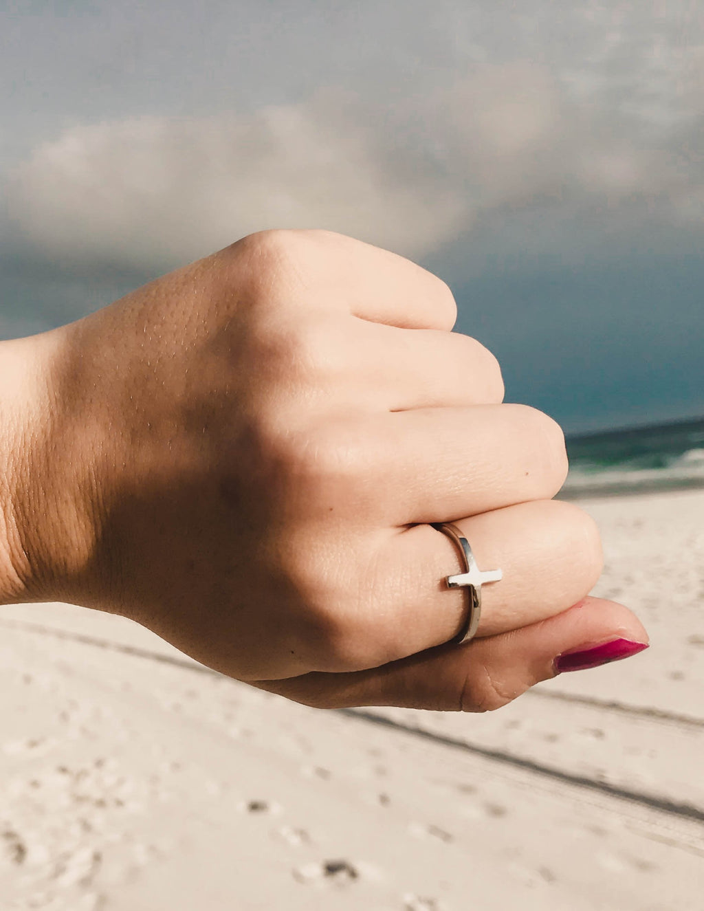 Anillo de plata con cruz