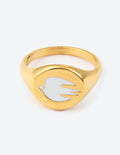Anillo de oro con paloma de esmalte blanco